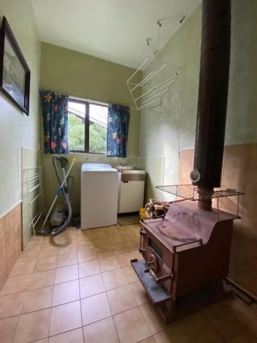 5 Chalet Cres