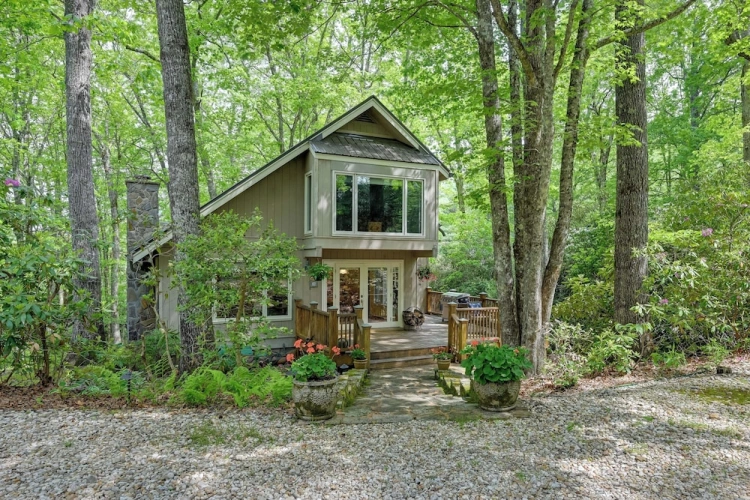 3 Bedrooms Cottage with balcony