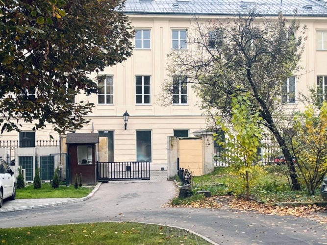 Deluxe Studio