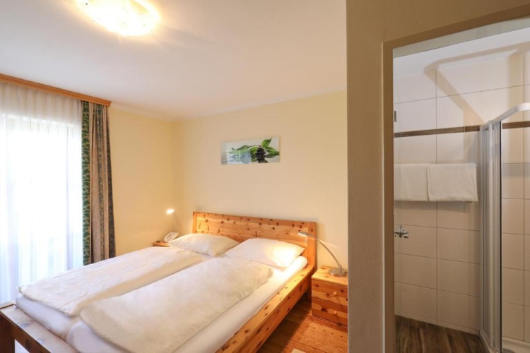 Standard Double room with lake view
