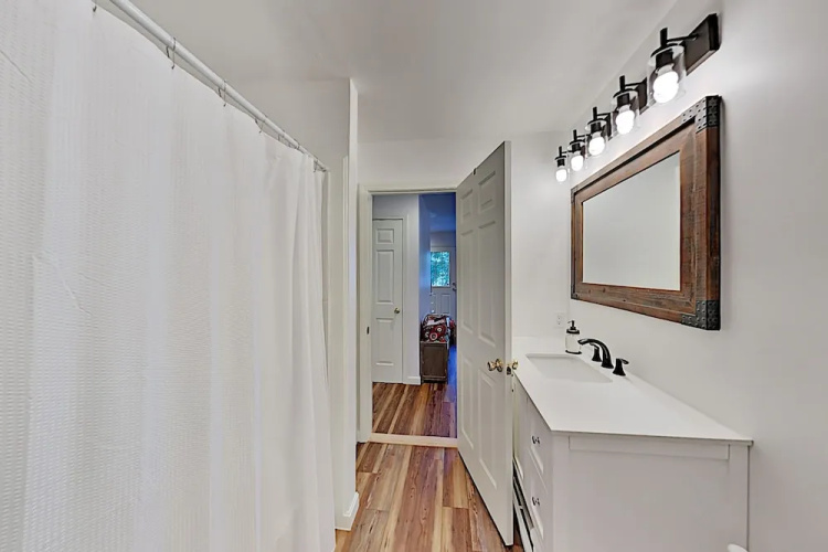76overrd 3 Bedroom Home