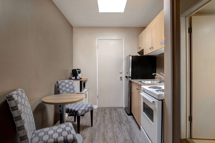Days Inn by Wyndham Victoria Uptown photo 21