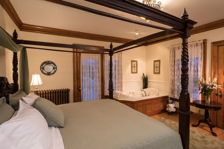 Honeybee Inn Bed & Breakfast