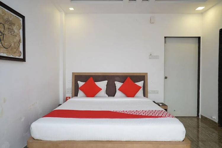 OYO 18730 Galaxy Inn
