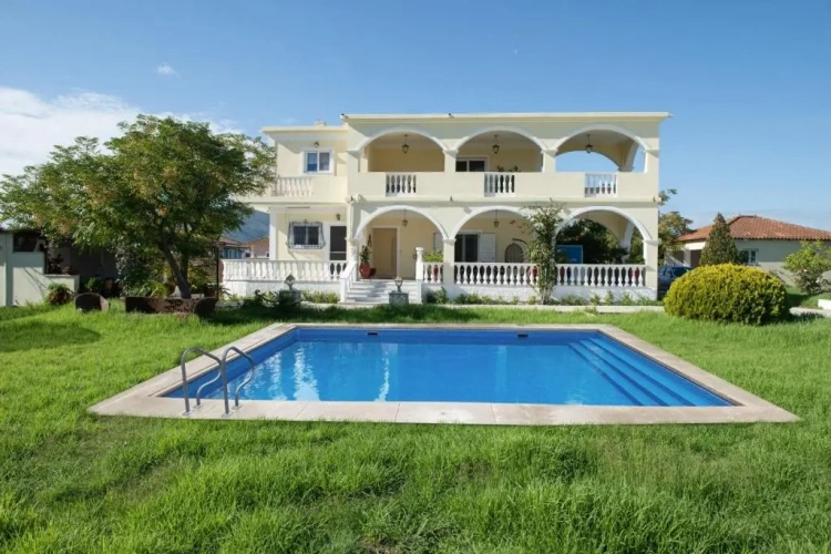 4 Bedrooms Cottage