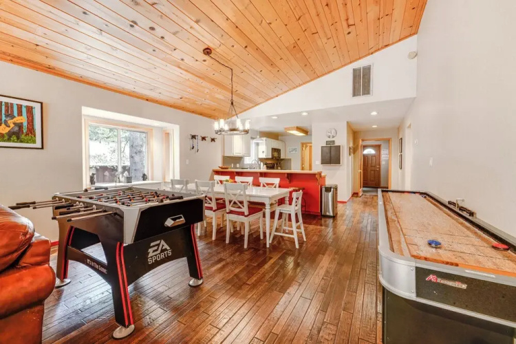 Home w/ Deck + Access to Tahoe Donner Amenities!