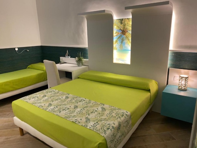 Standard Triple room