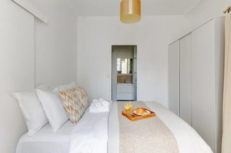 Elegant 1BR Steps to Marais & Louvre