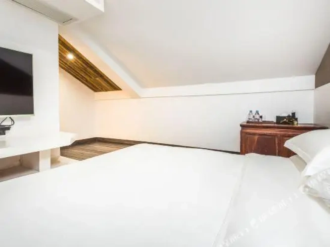 Sextuple Suite