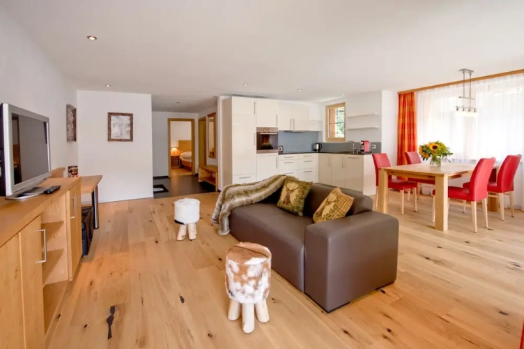 1 Bedroom Apartment with balcony and with mountain view