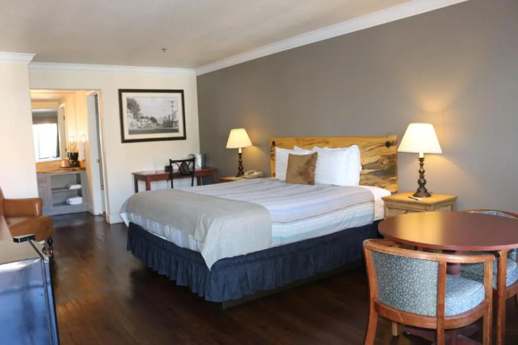 Historian Inn