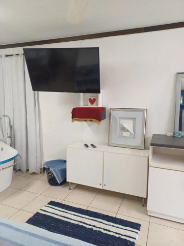 Santini Lace Self Catering Unit