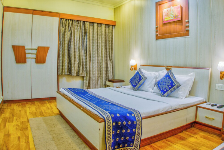 Hotel Thakur Galaxy, Sadar Market