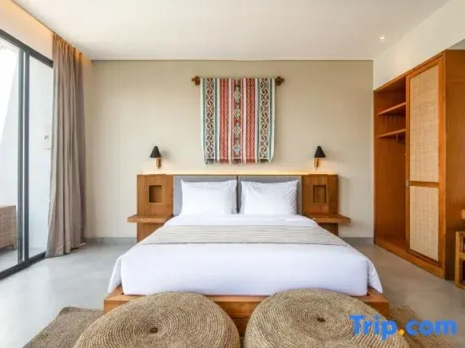 5 Bedrooms Villa