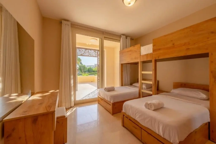 3 Bedrooms Apartment