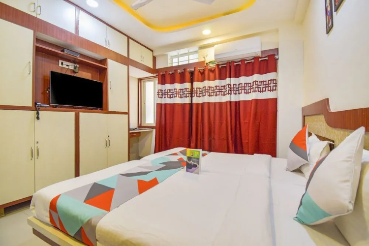 FabHotel Hello Homz