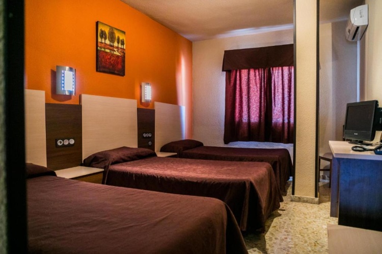 Standard Triple room