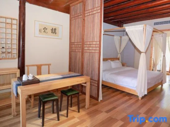 Standard Double room with courtyard view