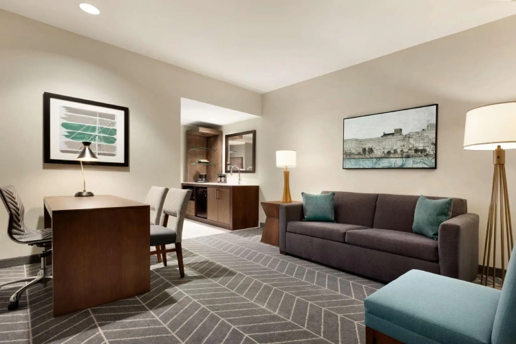 2 Bedrooms Premium Quadruple Suite with river view