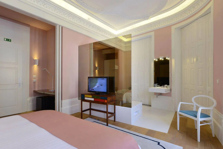 EMAJ Guimarães Boutique Hotel