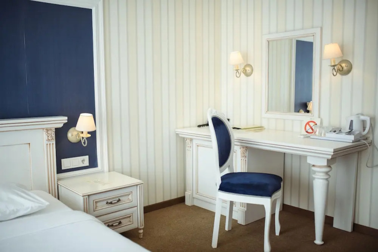 Shelter Hotel