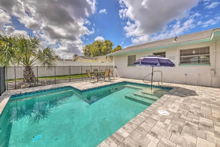 Apollo Beach Gem w/ Pool: 'the Flamingo House'