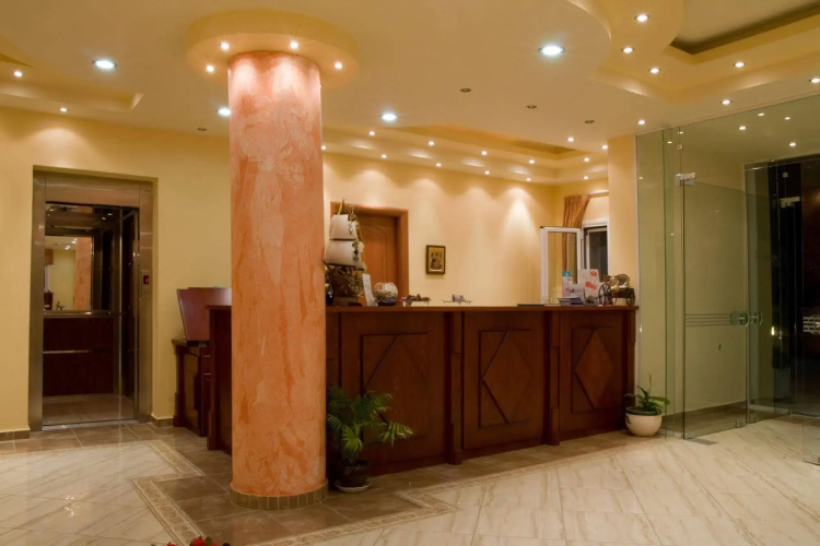 Lazaratos Hotel