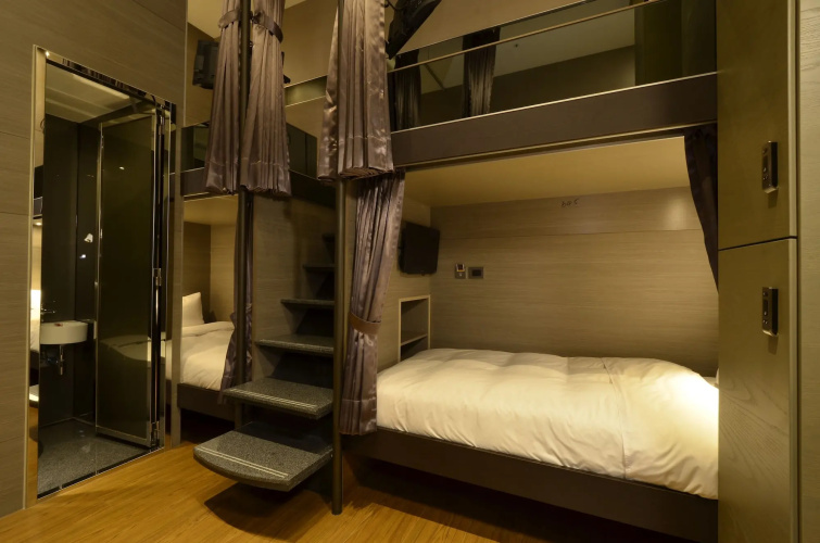 Amici Hotel Six Star Hostel