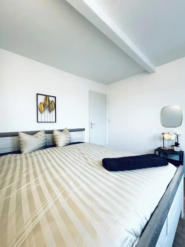 2BR Apt With Balcony Blumengärten