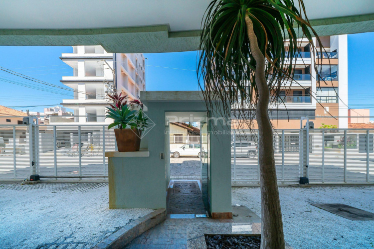 Ótimo apartamento na praia de Bombas.