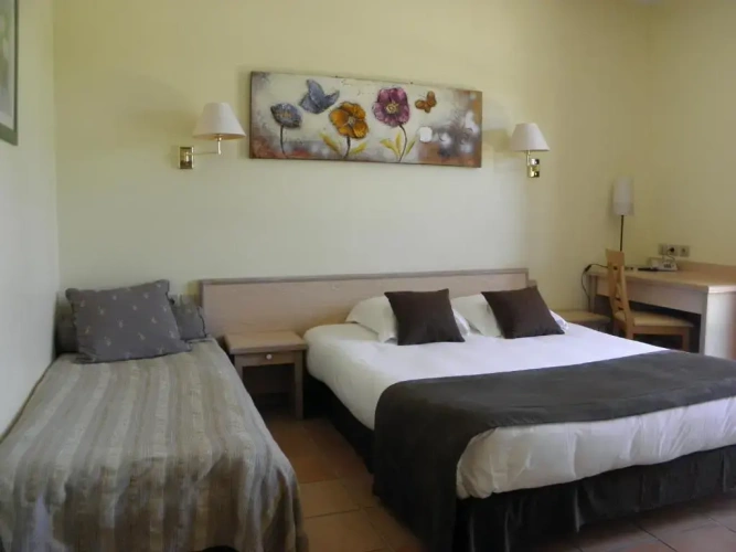 Standard Triple room