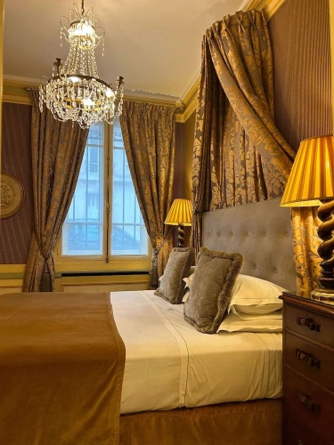 Luxury Suite