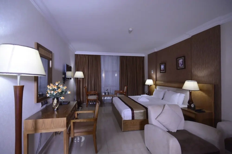 1 Bedroom Business room with city view
