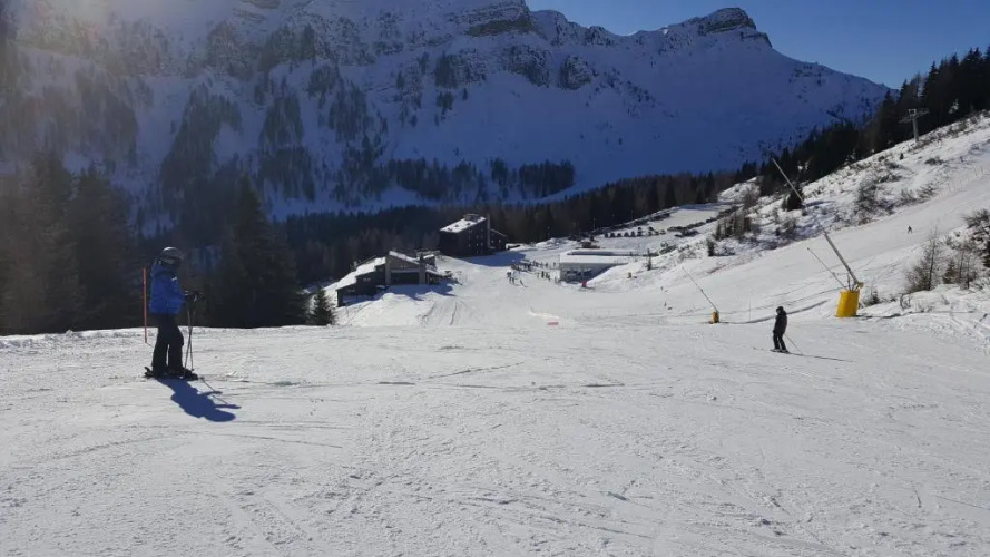 Casa AQ28 sulle piste da sci
