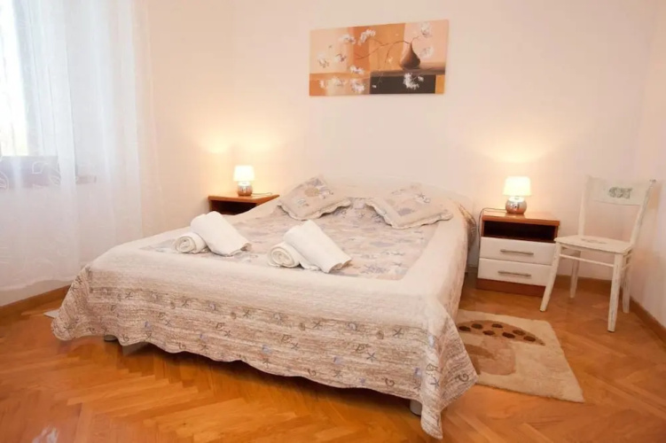 Spacious Apartment Milly With Pool