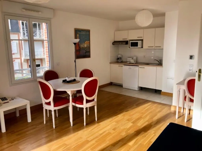 2 Bedrooms Apartment