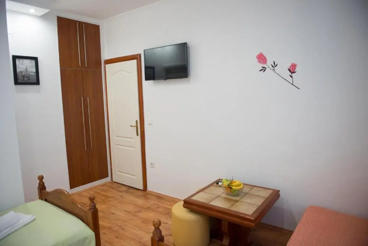 Apts&rooms Robi-50m from beach