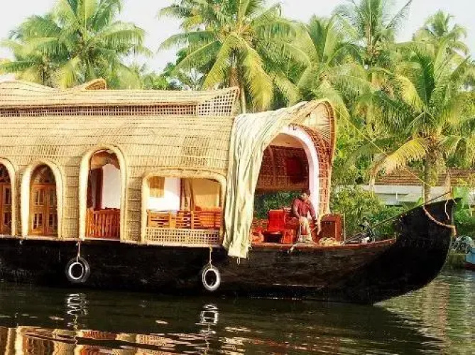 Kananavasan Houseboat
