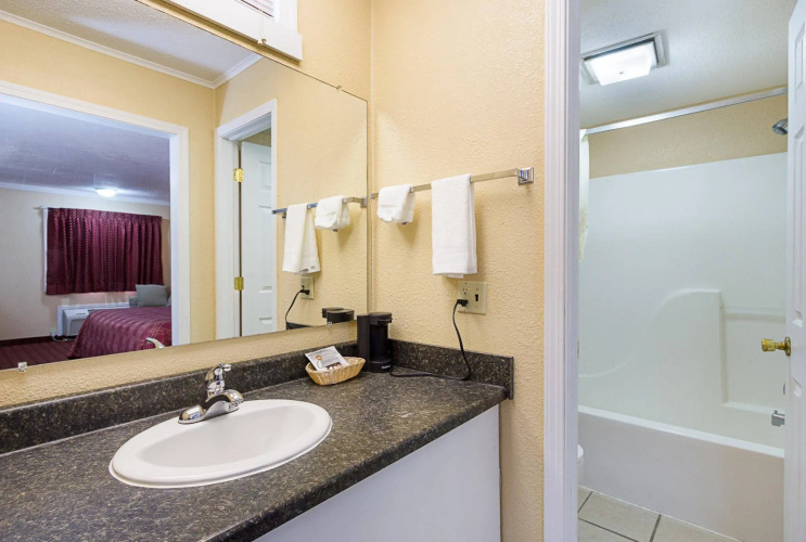 Rodeway Inn West Dodge