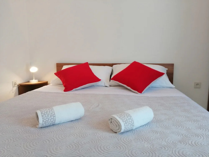 Apartments Pharos