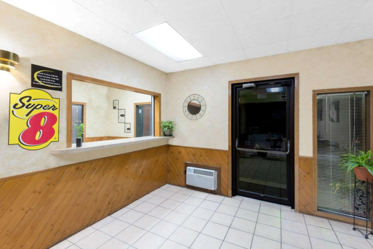 Super 8 By Wyndham Algona