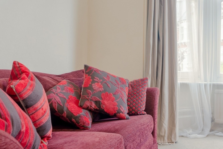 1 Bedroom Flat With Lofty Ceilings and Garden