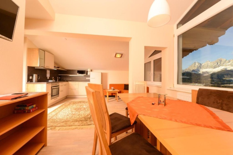 3 Bedrooms Apartment