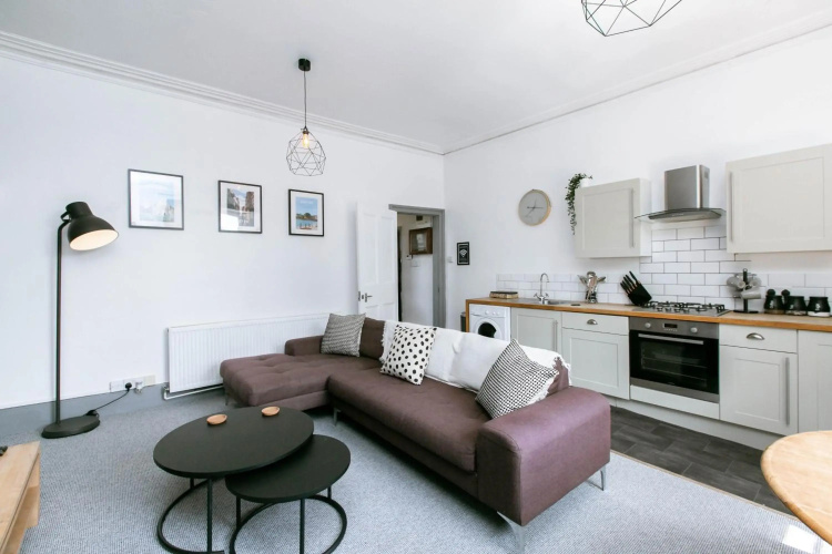 Spacious, Quiet and Central Apartment With Parking