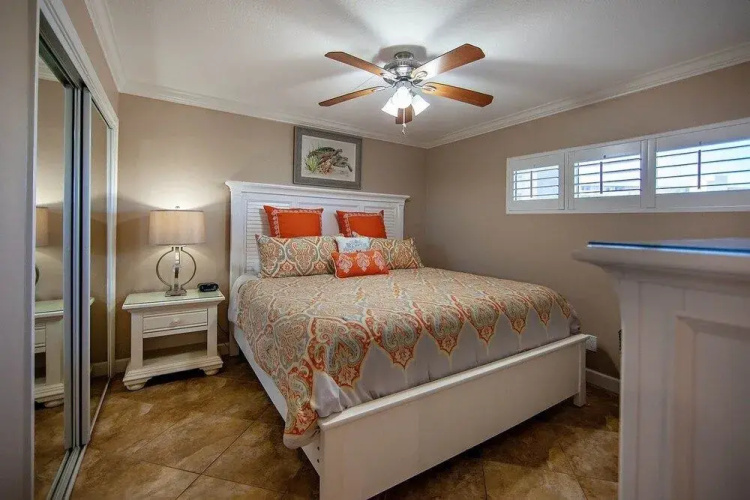 Gulf Shore Condo #304 - 2 Br condo by RedAwning