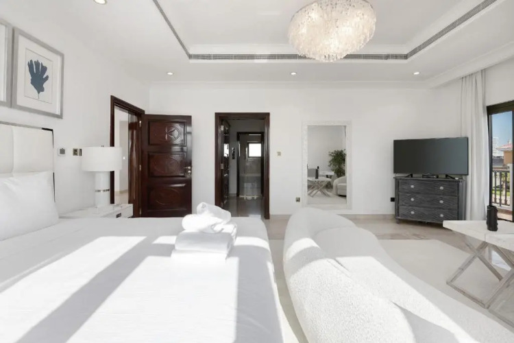 Maison Privee - Villa on Beach w Private Pool The Palm Jumeirah - Image 14