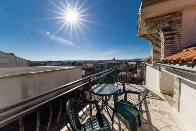 Apartment Eni