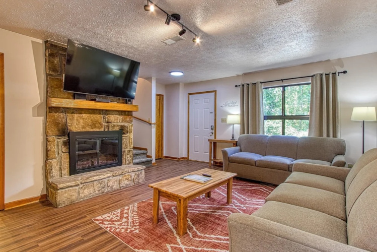 Pinecrest Townhomes-1K-2Q Unit-Renovated