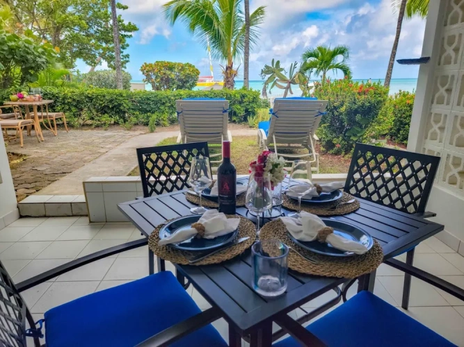 1 Bedroom Suite with balcony and beachfront