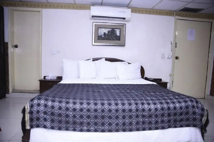 Mars Hotel Lahore